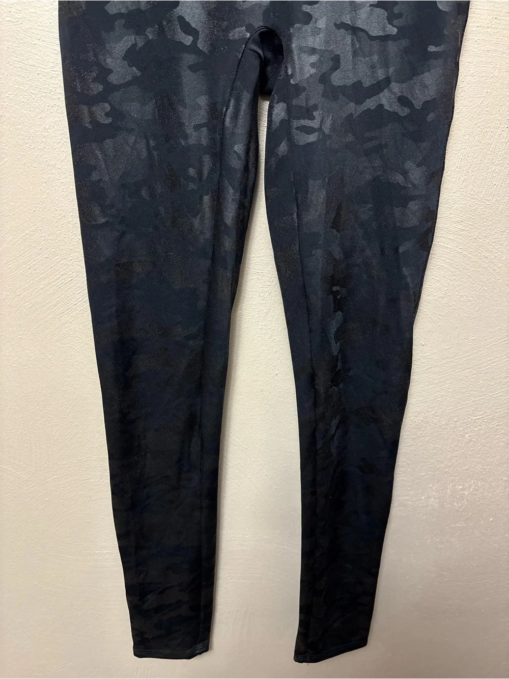 Spanx Faux Leather Black Camo Leggings Size Small Petite SP